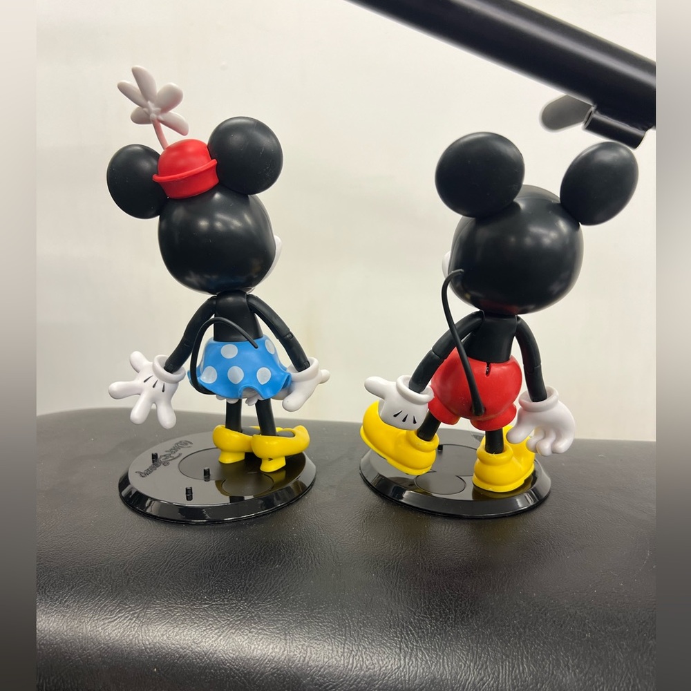 Disney Mickey and Minnie Mouse Collectible Figures - Picture 5 of 8